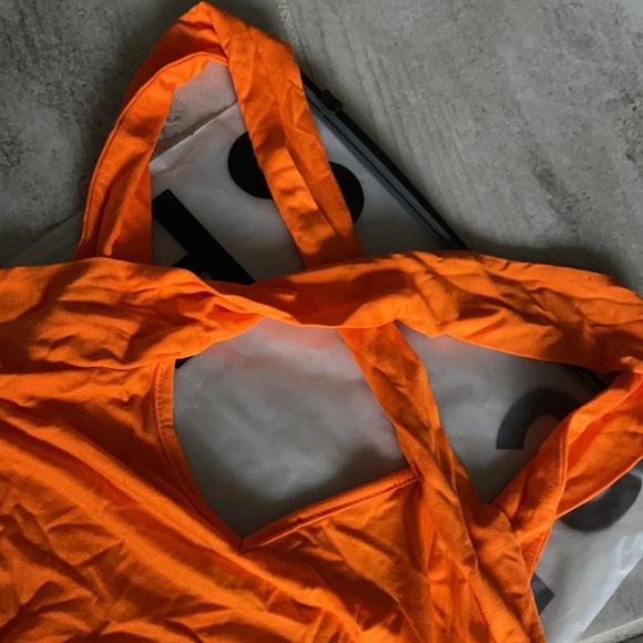 Criss cross neck solid halter top - Picture 7 of 7